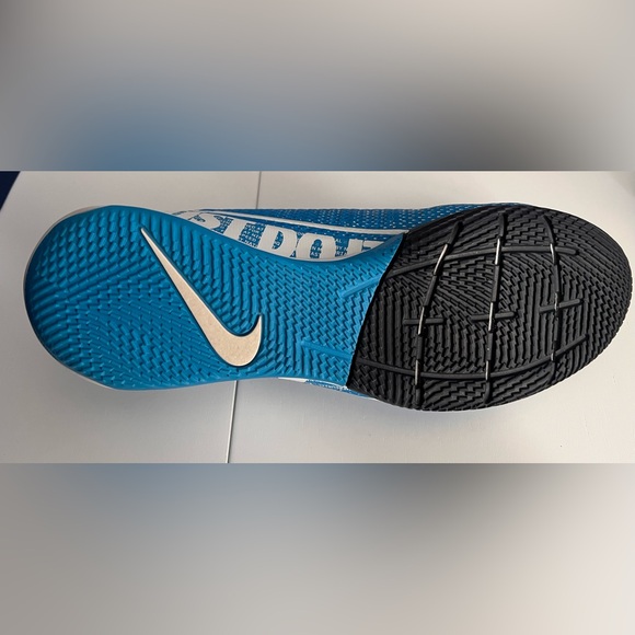 Nike Mercurial Vapor 13 Academy IC indoor soccer shoes.  Size 8. - Picture 5 of 5